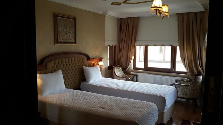 Aruna Hotel