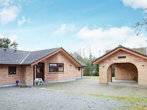 Four-bedroom Holiday Home In Bl�vand 36