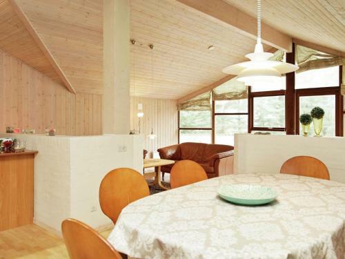 Four-bedroom Holiday Home In Bl�vand 36