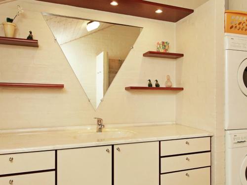 Four-bedroom Holiday Home In Bl�vand 36