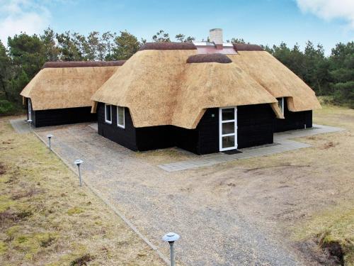 Four-bedroom Holiday Home In Bl�vand 26