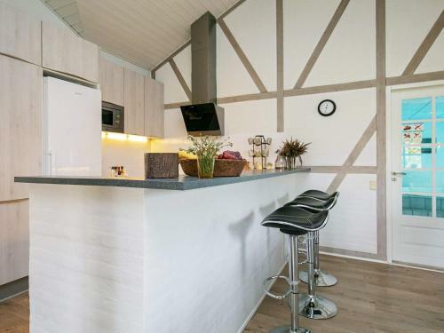 Four-bedroom Holiday Home In Bl�vand 23