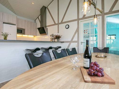 Four-bedroom Holiday Home In Bl�vand 23