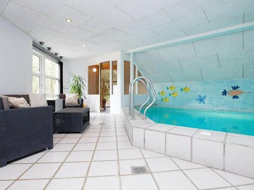 Six-bedroom Holiday Home In Bl�vand 8