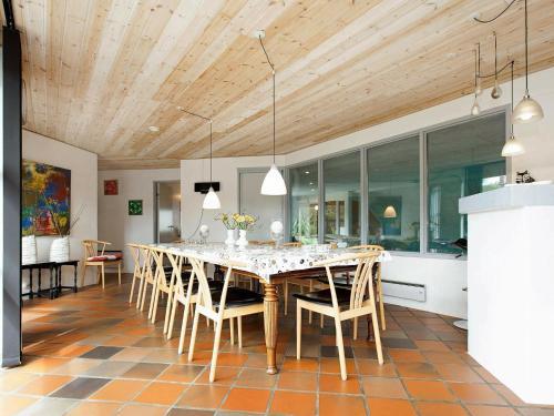 Six-bedroom Holiday Home In Bl�vand 8