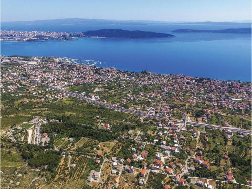 Three-bedroom Apartment In Kastel Gomilica
