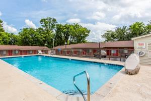 Hotel Econo Lodge North