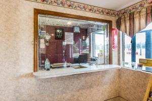 Hotel Econo Lodge North