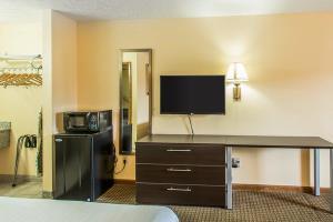 Hotel Econo Lodge North