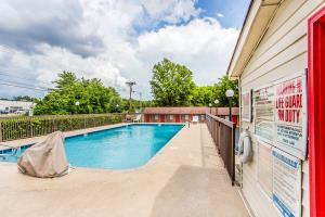 Hotel Econo Lodge North