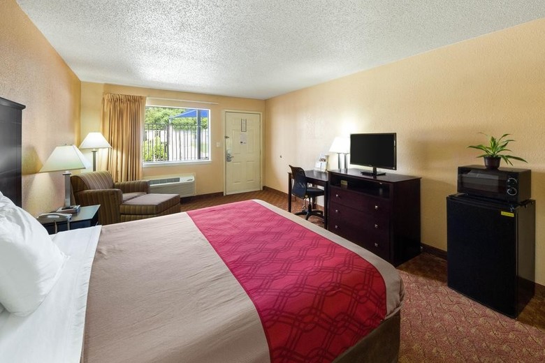 Hotel Econo Lodge Inn & Suites Coliseum
