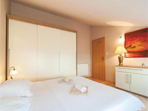 Three-bedroom Apartment Podstrana With Sea View 07