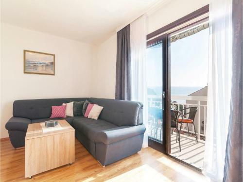 Two-bedroom Apartment Podstrana With Sea View 08