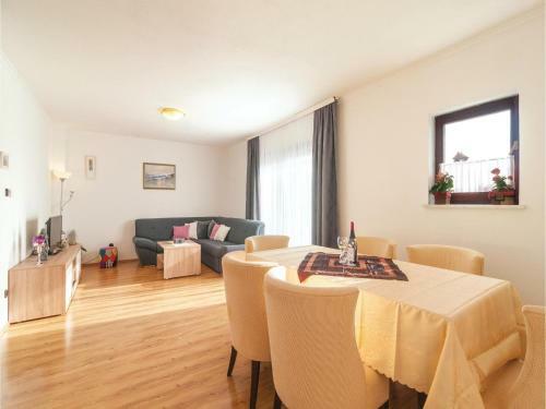 Two-bedroom Apartment Podstrana With Sea View 08