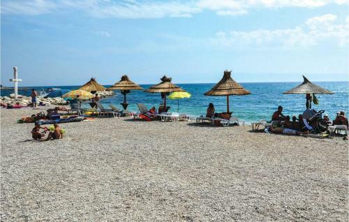 Two-bedroom Apartment Podstrana With Sea View 08