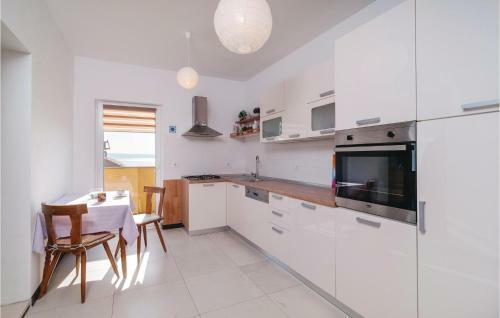 Two-bedroom Apartment Podstrana With Sea View 08