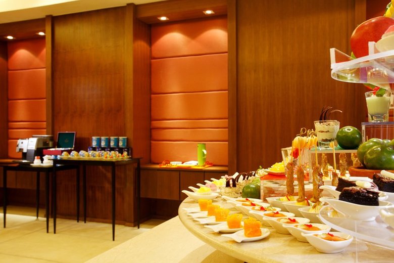 Hotel Courtyard By Marriott Phuket At Patong Beach