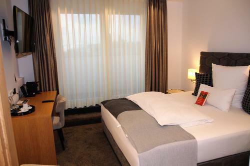 Hotel H�ll Am Main