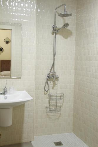 Hostal Flor De Lis- Lojo
