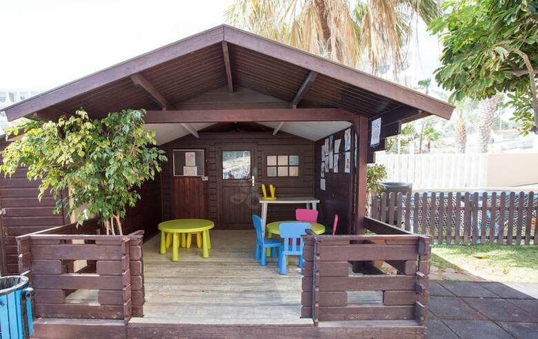 Pearly Grey Ocean Club Apartments & Suites