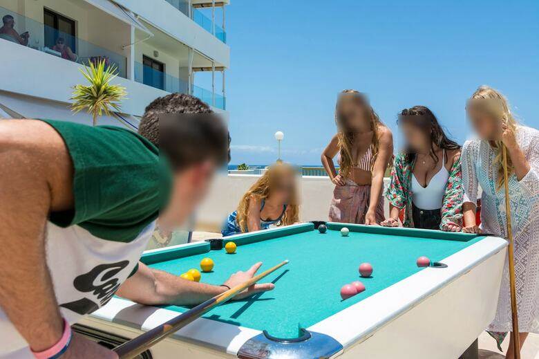 Pearly Grey Ocean Club Apartments & Suites