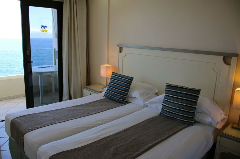 Pearly Grey Ocean Club Apartments & Suites