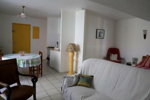 Mas De Bellegou Bed And Breakfast