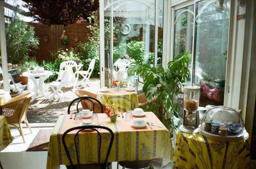 Hotel H�tel Beaus�jour