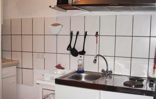Three-bedroom Holiday Home In Gohren-lebbin Ot U.