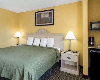 Hotel Quality Inn And Suites On The Beach
