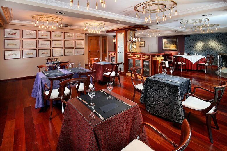 Hotel Apartament-restaurant Hispanos 7 Suiza