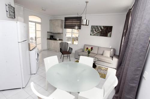 White Apartment Boutique