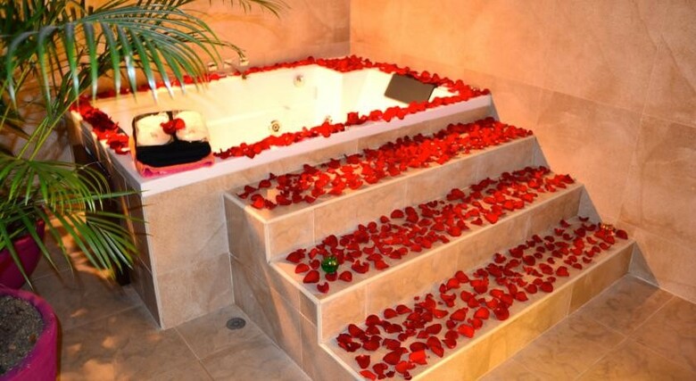 Hotel Suites 109