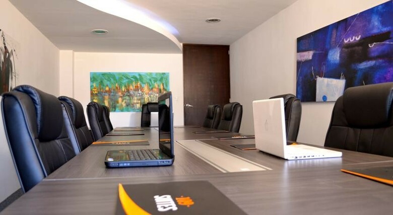 Hotel Suites 109