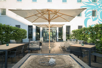Hotel Motel One Hamburg Airport