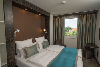 Hotel Motel One Hamburg Airport