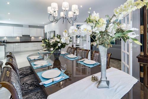 Beautiful Luxury Villa, Marbella With Heated Pool As Option