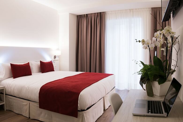 Hotel Pompaelo Plaza Del Ayuntamiento & Spa