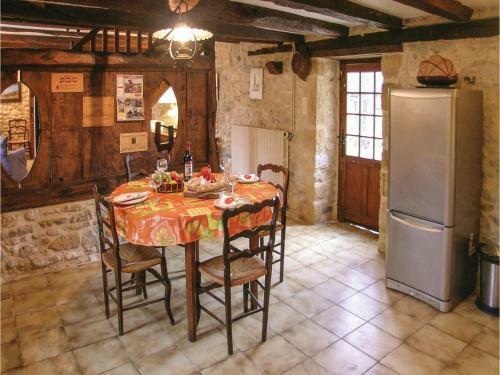 Two-bedroom Holiday Home In Auriac-du-perigord