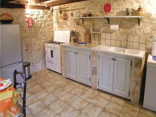 Two-bedroom Holiday Home In Auriac-du-perigord