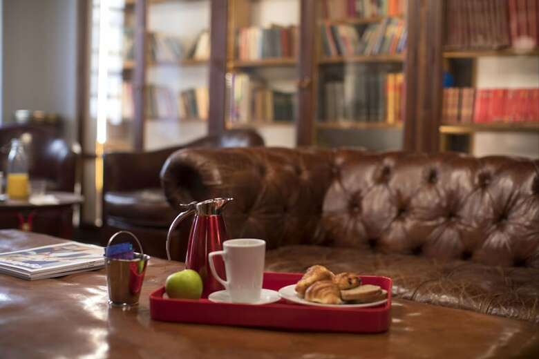 Hotel College