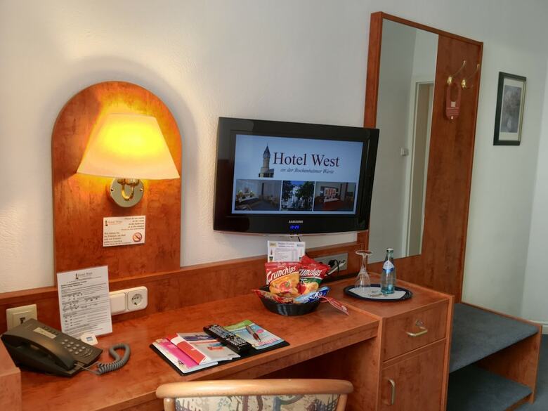 Hotel West