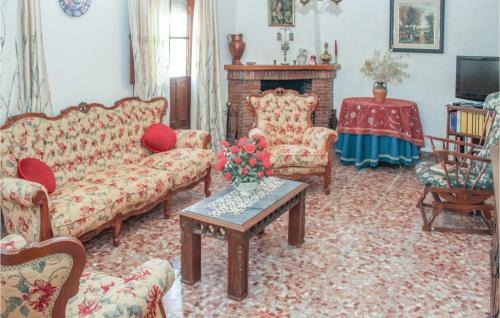 Four-bedroom Holiday Home In Yunquera