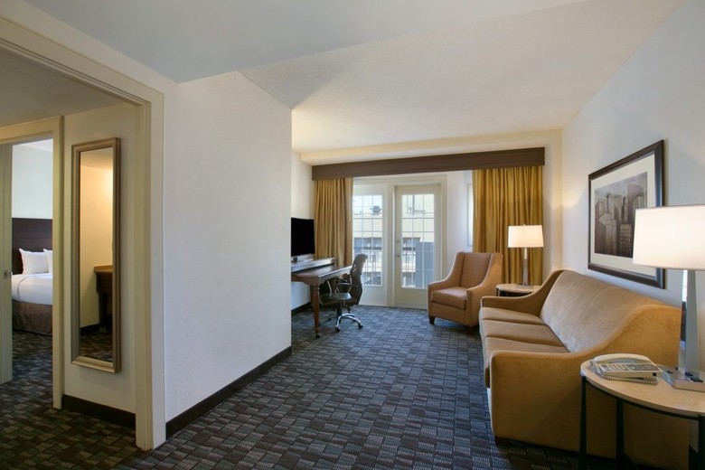 Hotel Embassy Suites New Orleans Convention Center
