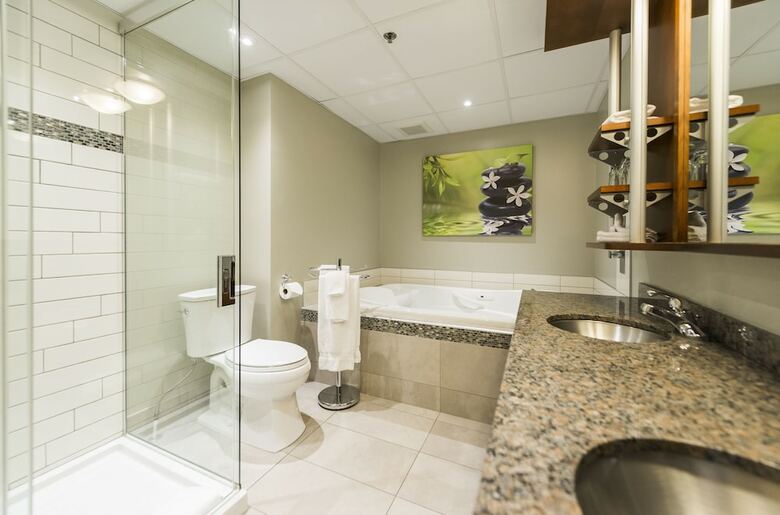 Hotel H�tel & Suites Le Dauphin Qu�bec