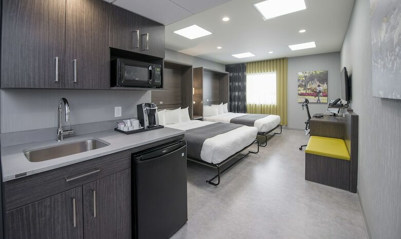 Hotel H�tel & Suites Le Dauphin Qu�bec