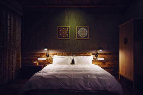 Black Jewels Inn