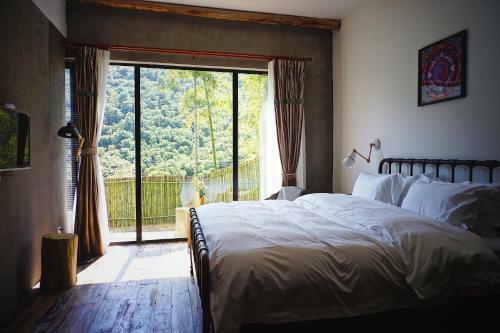 Black Jewels Inn