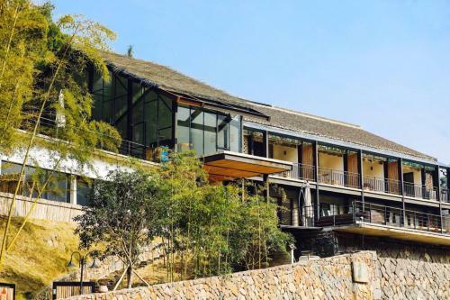 Black Jewels Inn