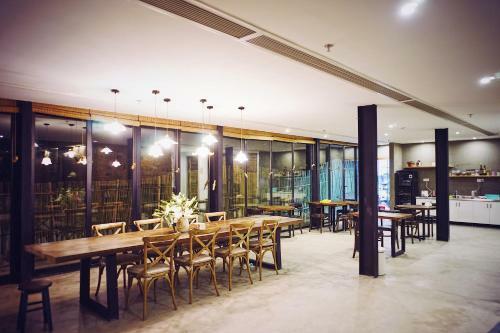 Black Jewels Inn